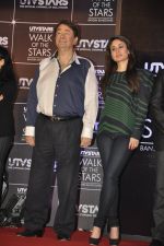 Kareena Kapoor, Randhir Kapoor unveil UTVstars Walk of the Stars in Taj Land_s End, Mumbai on 28th March 2012 (54).JPG